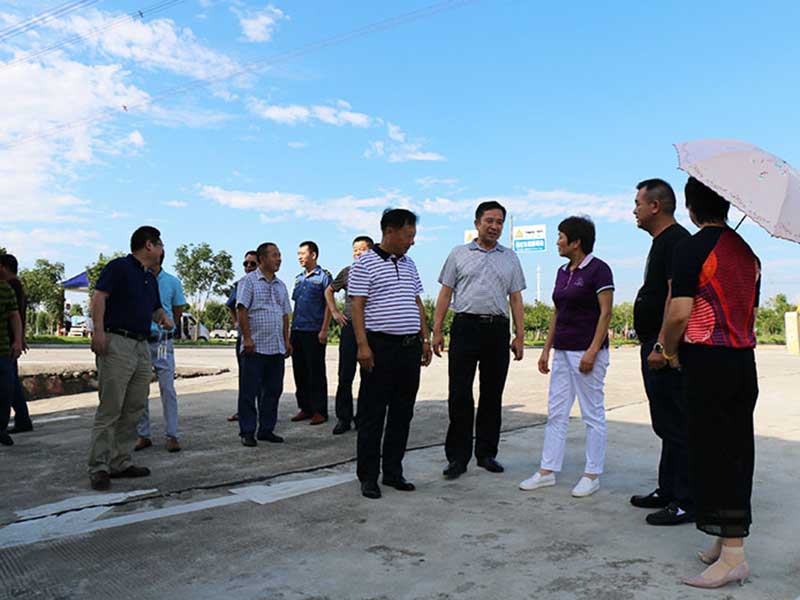 市領(lǐng)導(dǎo)來?？疾? title=